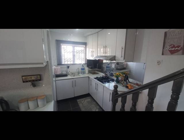 3 BEDROOM FREEHOLD FOR SALE IN MONTFORD